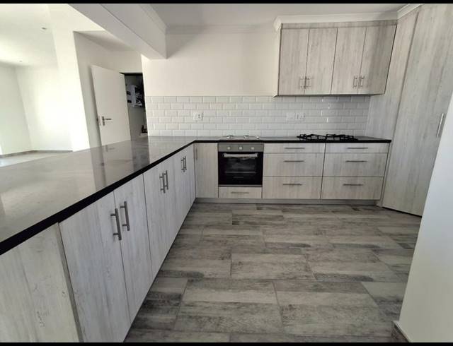 3 BEDROOM PROPERTY TO RENT IN BRITANNIA BAY